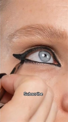 Easy Eyeliner Tutorial For Beginner♥️ #eyemakeup #makeuptutorial #makeup #makeuphacks #youtubeshorts
