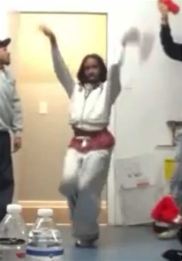 I love voguing, it gets so much emotion out of people lmao #fyp #foryoupage #love #photooftheday #voguing #viral #viralvideo #videooftheday #houseofunbotheredcartier