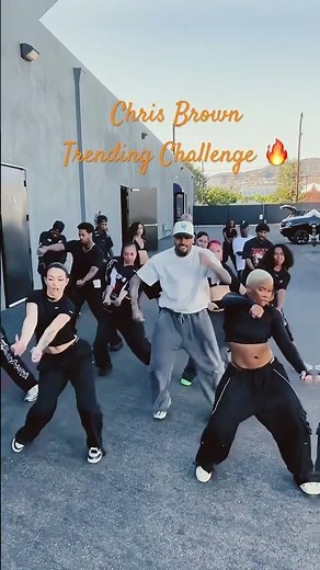 “Chris Brown & Dancers Kill the Trending Challenge 🔥 Must See Dance Moves!