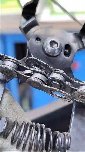 To wash the bicycle chain, we remove it from the bicycle using a quick link