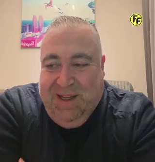 💥 Barış Yurduseven: Aziz Başkanla Dün Trabzon maçını beraber seyrediyoruz. Böyle sonlarda demek farkında değilim, ben böyle biraz böyle dalmışım; ayağımla topa vuruyorum falan. Böyle kendimi bir baktım, başkan bana gülüyor. Sonradan bir pozisyonda Trabzonspor gol kaçırınca bir baktım Aziz başkan böyle bağırıyor: 'Lan öyle mi vurulur topa? Bomboş vursana!' falan diyor. Dedim 'Başkan, bir yerde çekecekler seni, diyecekler ne oluyor falan' diye öyle bir espri yaptık ya.Futbol bu yüzden güzel, birb