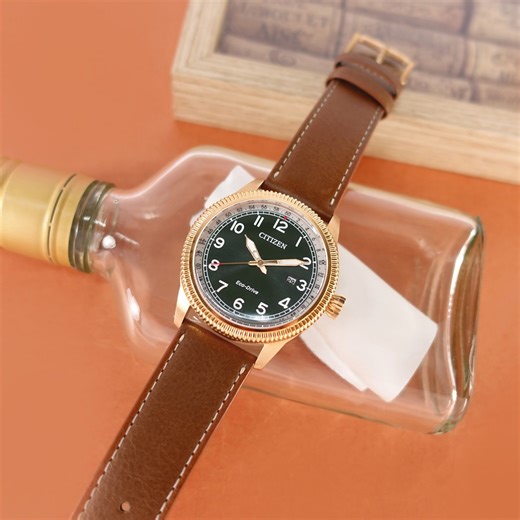CITIZEN 星辰表 / BM7483-15X / 光動能 數字刻度 日期 防水100米 小牛皮手錶/深綠x玫瑰金框x棕/43mm | 光動能男錶 | Yahoo購物中心