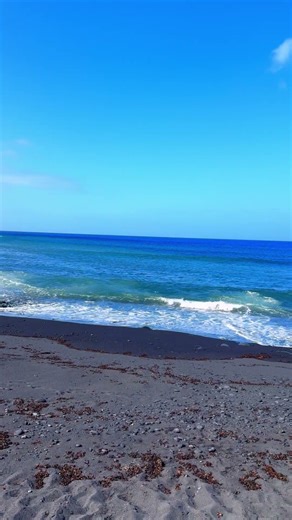🌋 Lava Rock Beach & Ocean View | Raw Coastal Calm in 4K #Shorts