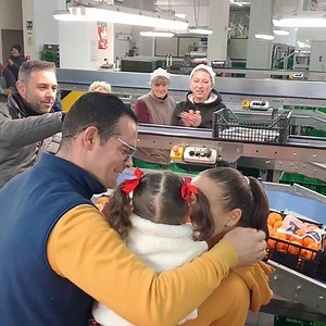 1M views · 25K reactions | In questa Epifania per noi lavorativa, il magazzino Lavorato Ortofrutta si è trasformato in teatro romantico per la richiesta di Matrimonio a sorpresa del nostro collega e amico Carmine Sisca alla sua futura sposa Alexandra. Auguroni da Schiavonea Beach per una splendida vita insieme! | Schiavonea Beach | Facebook