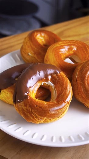 syun cooking on Instagram: "材料4つ！揚げないフレンチクルーラー作り方！ 材料 ◯シュークリーム ・ホットケーキミックス50g ・サラダ油30g ・卵1個 ・水100ml ・絞るだけホイップ Ingredients ◯ Cream puffs ・50g hotcake mix ・30g salad oil ・1 egg ・100ml water ・Squeeze whipped cream #簡単レシピ #簡単料理 #お菓子作り #手作りお菓子 #お菓子レシピ #スイーツレシピ #レシピ動画 #簡単おやつ #syuncooking #フレンチクルーラー #ドーナツ"