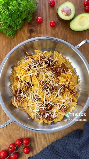 Loaded Nachos mit Hackfleisch und Käse - Fingerfood Rezept für die EM