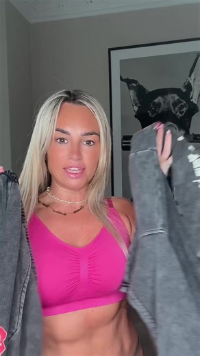 Comfy and Cool Outfit of the Day: Stylish Tracksuit