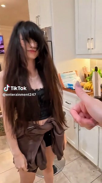 Emiru's Funniest Moments as a Popular Twitch Streamer