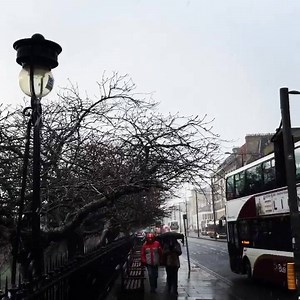 The snow arrived into Edinburgh this afternoon... ❄️🌨🐧 #ThisisEdinburgh | Visit Edinburgh