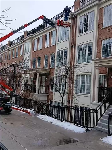 Goman X18/60' began its first job in North York in Toronto on Jan 07. #spider lift