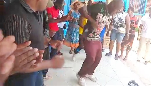 Sharing the Mbira Spirit with the teachers from B and P Study Centre visiting from Harare. Fun fact: Mbira Spirit recorded “Manhanga Matete” in 2015 and 2019. 🥰🎶 | Amy Matamba
