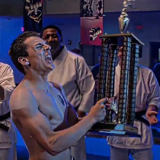 “Epic Hawk Battle in the Sky | Incredible Bird Fight Caught on Camera”