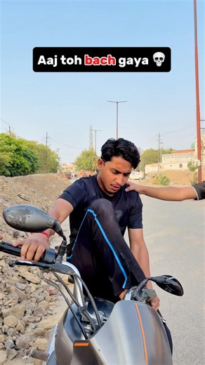 Andha Beech Mein Aa Gaya 🥲#viral #trending #funny #memes #comedy #explore #fyp #foryou #shorts #yt