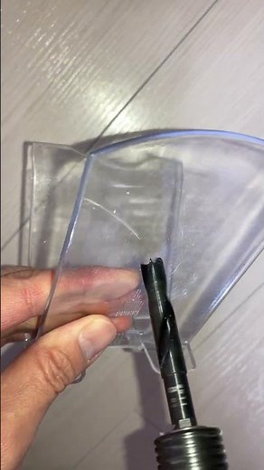 プラスチック 穴あけ方法 普通の鉄工用や木工用のドリルビットではプラスチックはひび割れしますが、このビットなら上手くいきます。
