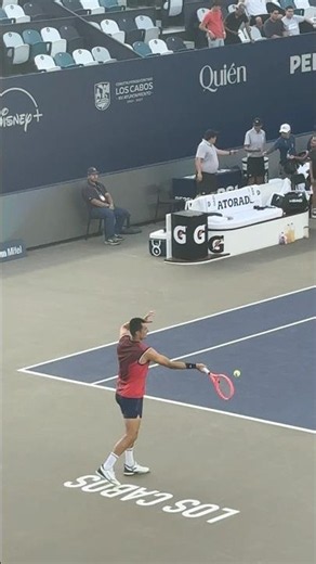 Bernard Tomic 🇦🇺 warming up before his match cs Alex Hernandez 🇲🇽 in Los Cabos 🎾 🌵