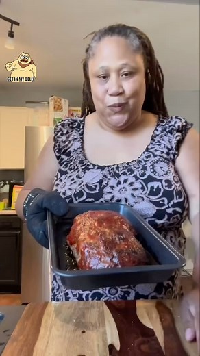 Kelley Wansley Harris on Instagram: "Meatloaf 3 lbs. ground beef 1 medium onion (chopped) 1 bell pepper (chopped) 1 ½ cups breadcrumbs 4 large eggs 1 tbsp season all salt 1 tbsp garlic powder 1 tbsp onion powder 1 tsp thyme ½ cup ketchup (plus, more for topping) Cook on 375 about 40 minutes or until internal temp is 160 degrees. #meatloaf #meatloafrecipe #beef #meatlover #homemade #yummy #yummyfood😋 #oldschool #lovetoeat #delicious #itsmekellz"