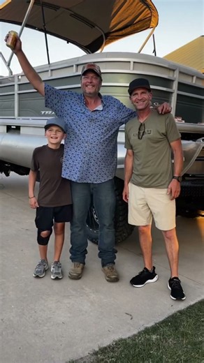 catching a ride with ‪@blakeshelton‬ to check on our iris garden ❤️🥰