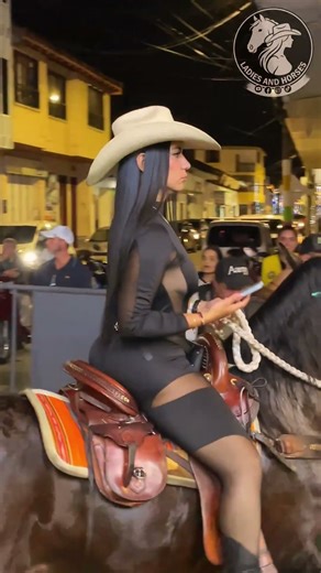 Two cowgirls in elegant outfits #cabalgata #amazonascolombianas #pasofino #caballobailador