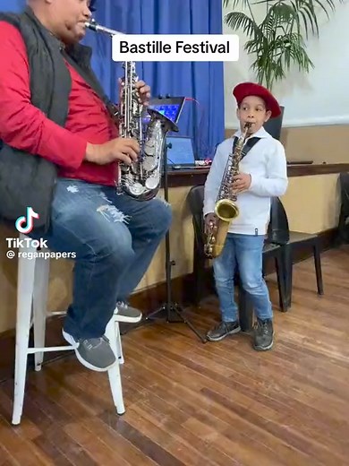 #julianmagerman :Back in my days😂😂 our coloured mens'ie se festival song laat die slippers n skoene uit geskop word💃🎷🎸🎶🔥❤️ | Julian Magerman