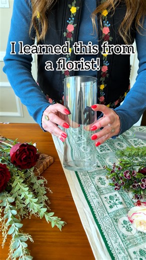 Winter Centerpiece Idea! Use pinecones to make a winter themed floral arrangement! #winter #floraldesign #pinecone #homedecor | Jeff & Lauren