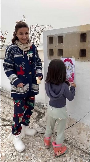 Soha Ali Khan’s CUTE moment with daughter Inaaya ahead of Christmas 🎅 #shorts #sohaalikhan