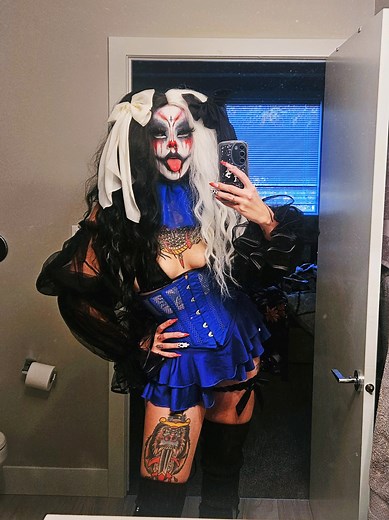 Exciting Drag Clown Show Performance Experience