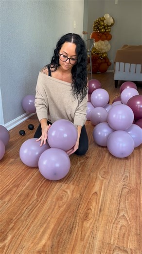 Kelcey on Instagram: "Simple and easy balloon column tutorial.🎈 this method eliminates the 5 inch balloons in between the 12 inch balloon layers. I know a lot of people struggle with that method so here is an easier alternative!💕 #balloon #column #beiginner #tutorial #hack"