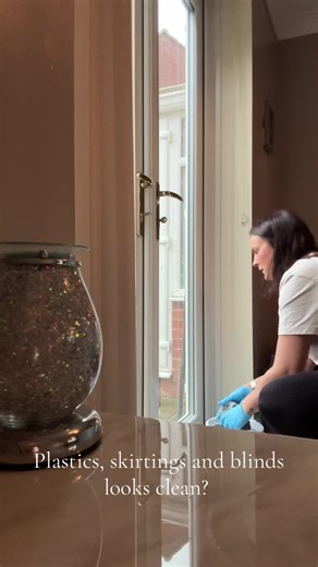 When I tell you this beautiful home was immaculate when I walked in, I’m not kidding 😍 I got to work on the bits you can’t see, I cleaned the plastics, all doors and light switches and the blinds 👏 Your skirting boards look clean. Your blinds look fine. Your plastics are gleaming ✨ But let me show you what’s hiding deep down… I loved helping this boss mum today 🔥 #DeepCleanTokC#CleanTokH#HiddenDirtS#SatisfyingCleanB#BeforeAndAfterCleaning