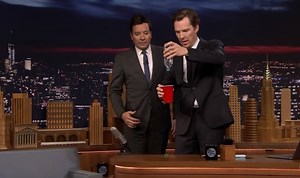 El genial truco de magia que hizo Benedict Cumberbatch en un programa de televisión te dejará boquiabierto