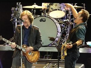 PAUL MCCARTNEY - BRUCE SPRINGSTEEN , LA EXTRAÑA NOCHE EN HYDE PARK | PyD