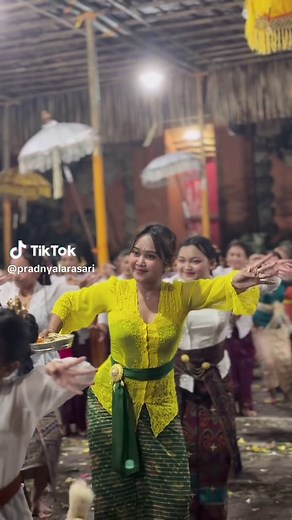Mengenal Tari Pendet: Tradisi Bali yang Memukau