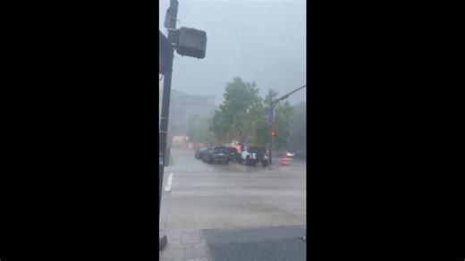 Heavy rain triggers flash flooding in Tennessee