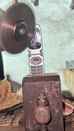 Nokia versus Samsung strength test #shortvideo #viralvideo #viral #shortvideo #video