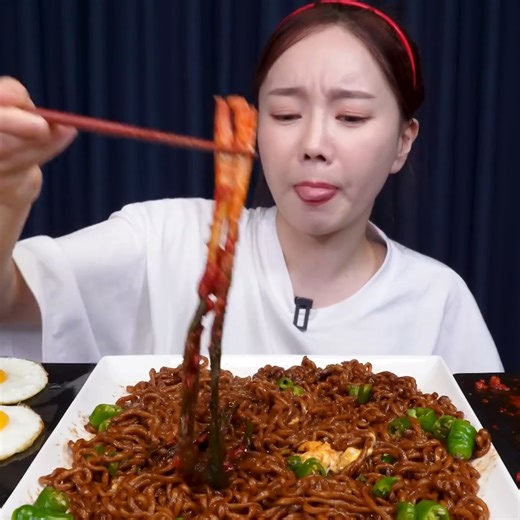 Jjapaghetti 🍜 Spicy Ramen & Sausages | MUKBANG ASMR . . . . . . . . . . . . . . #mukbangasmr #foodsounds #eatingshow #asmreating | Team Ssoyoung Production