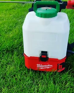 Say, "No," to manual pumping. M18 SWITCH TANK 4-Gallon Backpack Sprayer > http://ms.spr.ly/6185TJkIt Video Credit: completelycordless | Milwaukee Tool