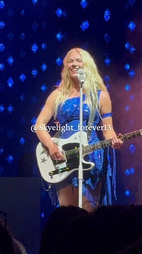 Freya’s dresses at the September 19TH Stars Align Tour!!💙🖤💙 ‪@freyaskye‬ #starsaligntour #freyaskye