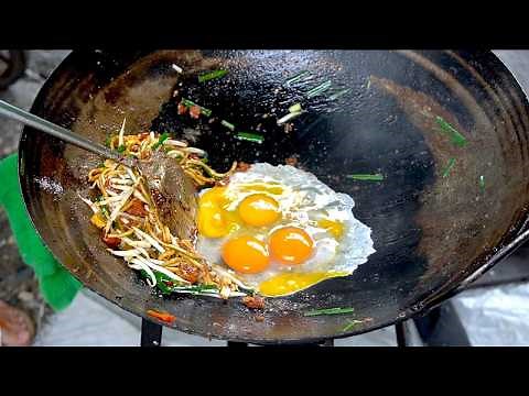 Amazing & Most Famous PAD THAI | Street Food in Bangkok