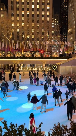 merry christmas and happy new year!!🎄❤️🎊i actually went when it wasn’t snowing but there was snow on the ground😭 first time ive been in the snow tho! it was sooo pretty and i had many more pics i didnt fit in. i also only had time to stay in manhattan, and GOT SICK so i couldn’t do too much.💔 not included was visiting some department stores and i watched the lion king on broadway! 🎭 other than that, my fav part of this whole trip was walking around in Central Park❄️ it was so beautiful and 