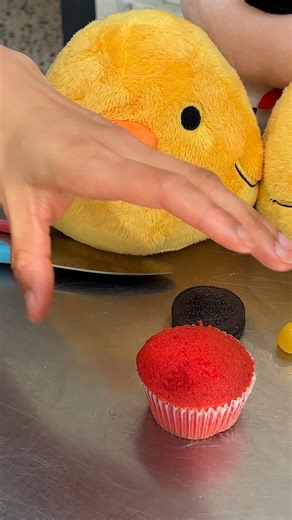 Elmo Cupcakes! Elmo says… eat me ❤️🍰 #fblifestyle | Chefclub Network