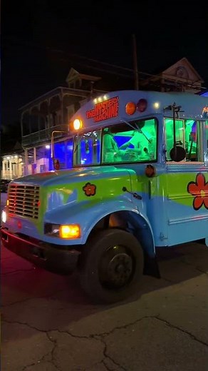 Scooby Doo Mystery Machin e party bus!