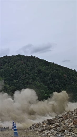 発破してみた『Explode and break the rocks』