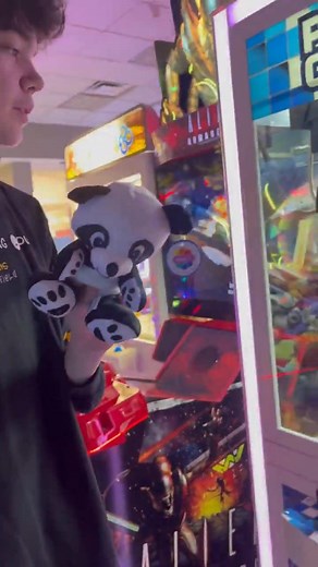 1.6K views | Winning a panda from the claw machine #jackpot #claw #arcadegames #panda #clawmachine #bigwin #arcade #shorts | Taylor Monroe | Facebook