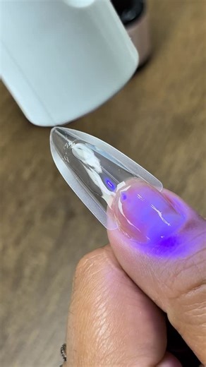 Academias JossBeauty on Instagram: "💅 MASTERCLASS DUAL SANDWICH CON JOSS 💅 ¡Llega a El Salvador la técnica más moderna! Aprende paso a paso en una jornada intensiva y totalmente práctica. 📅 El Salvador Feb 2026: Domingo 22 San Salvador Jueves 26 San Miguel ⏰ Horario: 9:00 AM - 5:00 PM 💰 INVERSIÓN: 🔹 VIP: $30 (Ubicación en las primeras 2 filas + derecho a revisión de técnica). 🔹 General: $20 Aprenderás full estructura utilizando los dual form sandwich con builder gel Incluye diploma de part