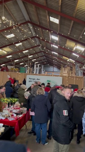 ✨ Årets julemarked er i fuld gang i hallen bag Spar! ✨ Kom og mærk den hyggelige julestemning – vi glæder os sådan til at se jer ❤️🎄 🎅🏼 Julemanden kommer kl. 15.30 🎄 Byens juletræer tændes kl. 16.30 Tag familie og venner med til en eftermiddag fyldt med varme, smil og ægte julemagi ❤️ | suldrupby.dk