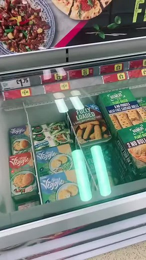 1.7M views · 10K reactions | FOLLOW THE PAGE FOR DAILY FOOD REVIEWS  #food #foodie #foodreviews | Right Guys Reviews | Facebook