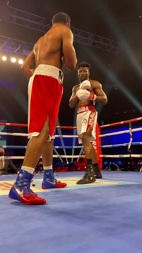 He twisted him up, my goodness 🤯 #sports #boxing #heavyweights