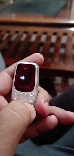 Nokia BM10 mini phone: The tiniest!
