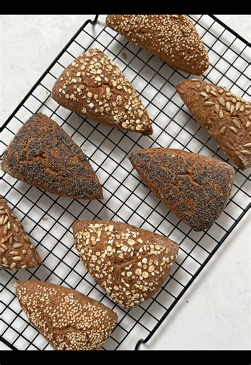 Dinkelvollkornbrötchen mit Sauerteig: Einfach und Lecker