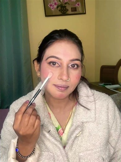 Highlighter application Like kare👉 ￼Follow kare📍 Lets Shine Beauty Parlour – Poonam Makeove