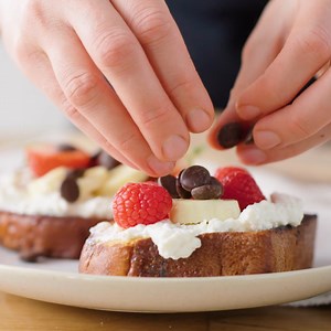 38K views · 132 reactions | L'idée parfaite pour un dimanche cocooning ☁️ Cuisinez vos restes de pain et transformez-les en délicieuses douceurs sucrées !  #fresh | HelloFresh | Facebook